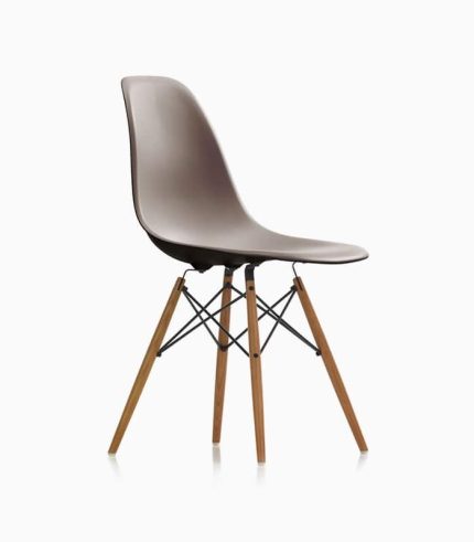 Books Eames plastic side chair